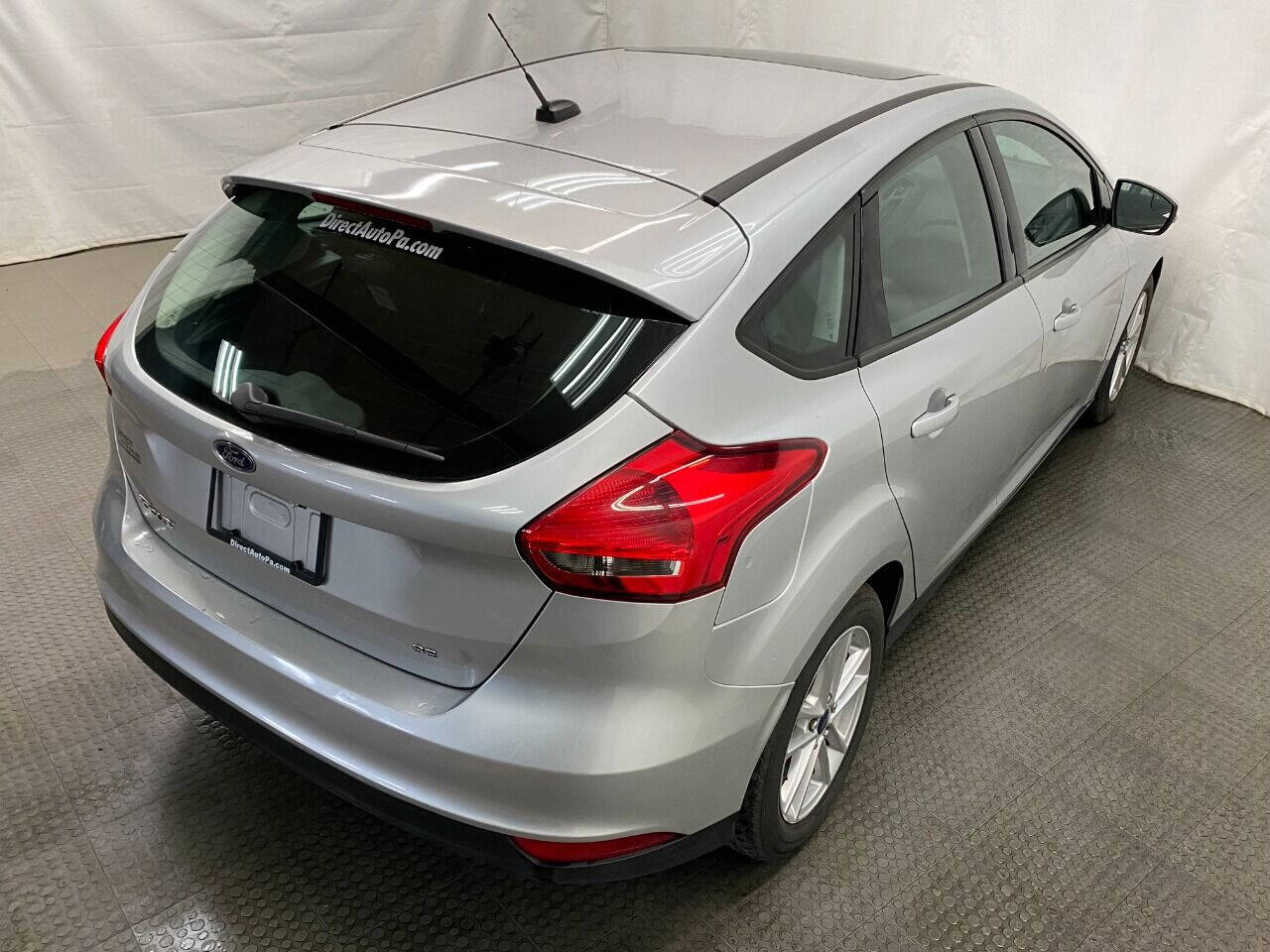 2016 Ford Focus SE 4dr Hatchback - Silver exterior view 10