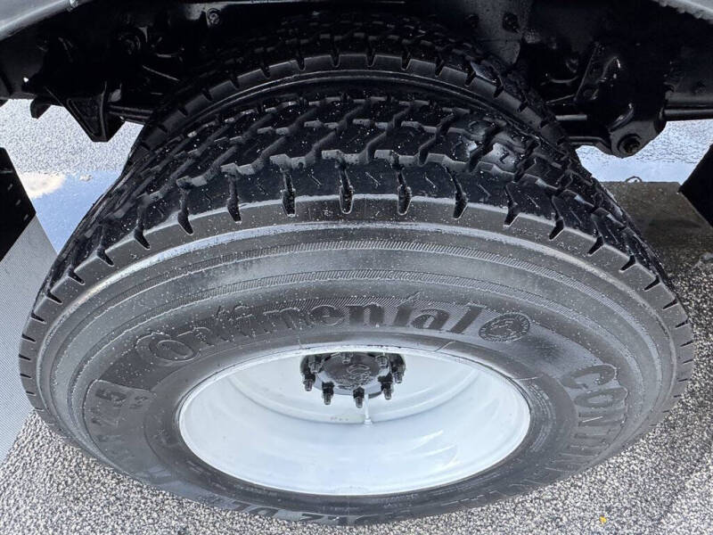 2019 Freightliner M2 106