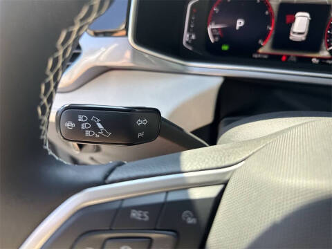 2025 Volkswagen Taos SEL 4Motion