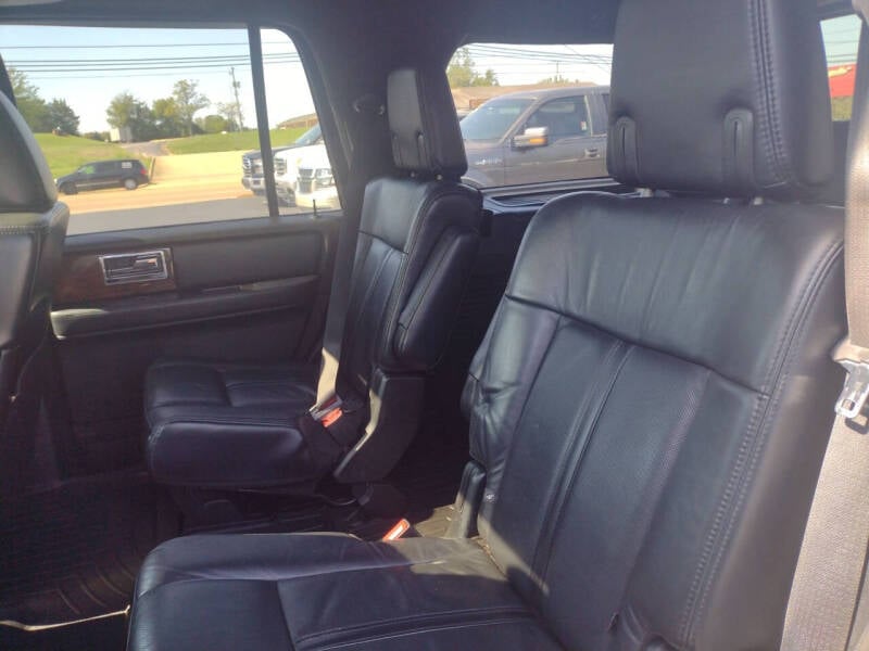 2015 Lincoln Navigator Base photo 5