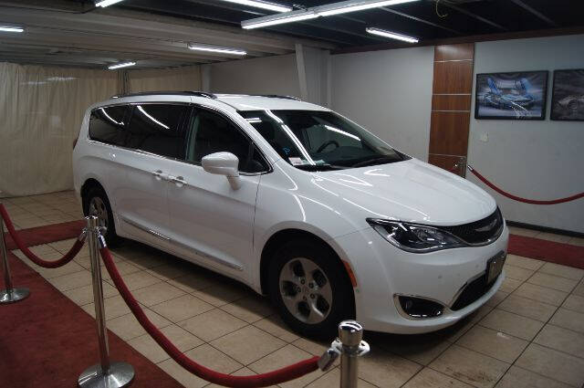 2017 Chrysler Pacifica Touring-L Plus