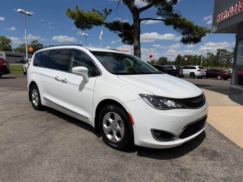 2017 Chrysler Pacifica Touring-L Plus