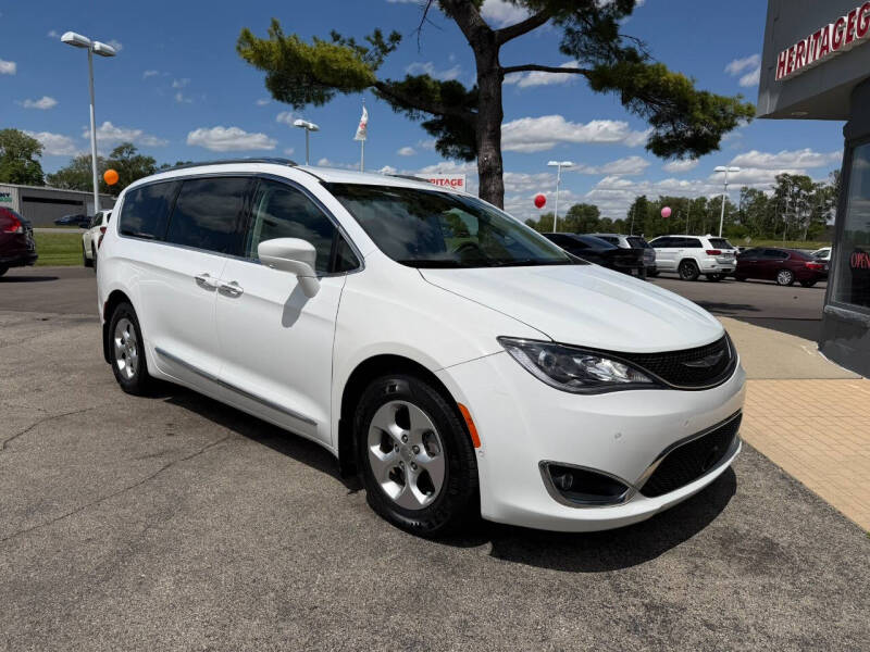 2017 Chrysler Pacifica Touring-L Plus