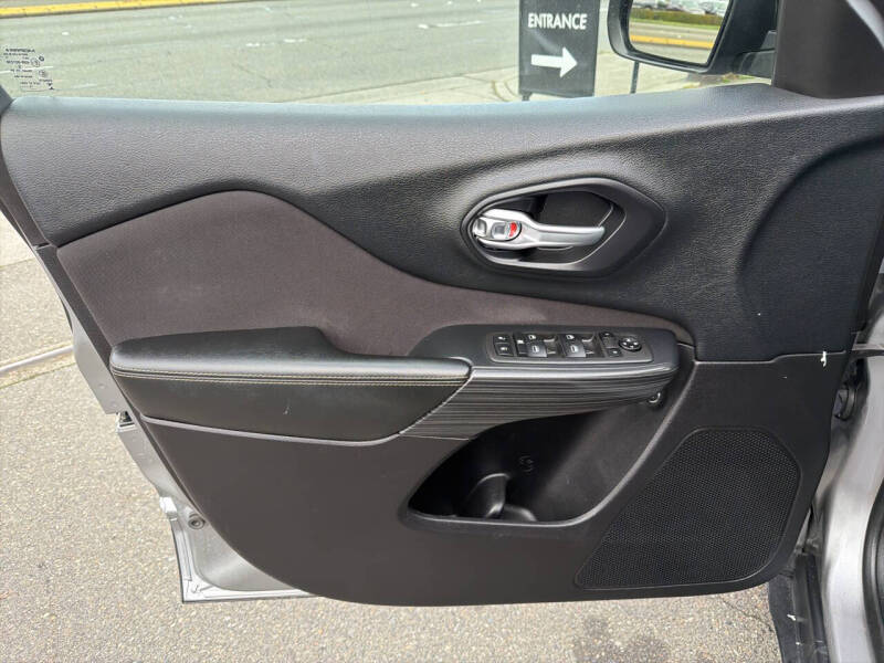 2016 Jeep Cherokee Sport