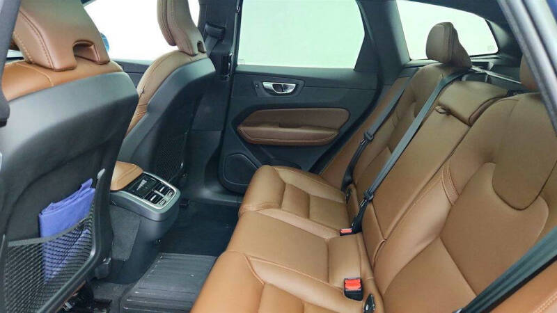 2023 Volvo XC60 B6 Ultimate Bright Theme