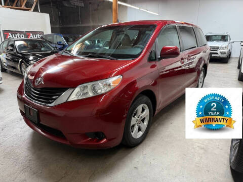 2012 Toyota Sienna LE 8-Passenger