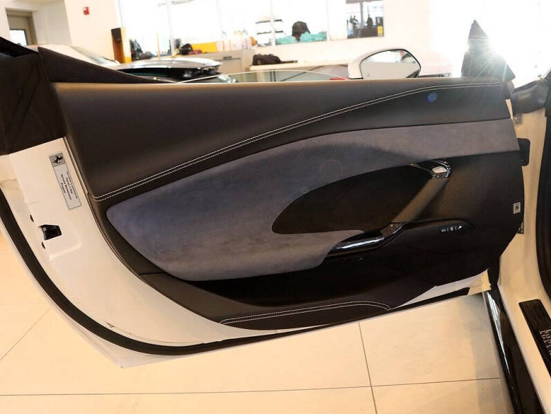 2025 Ferrari 296 GTS