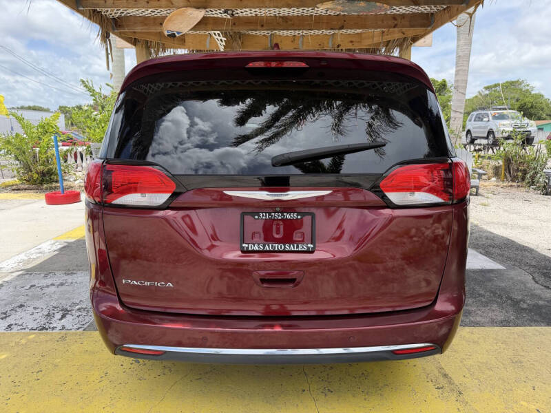 2017 Chrysler Pacifica Touring-L Plus