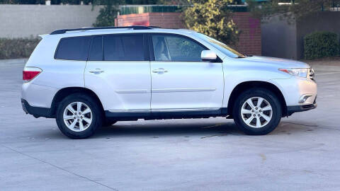 2013 Toyota Highlander SE