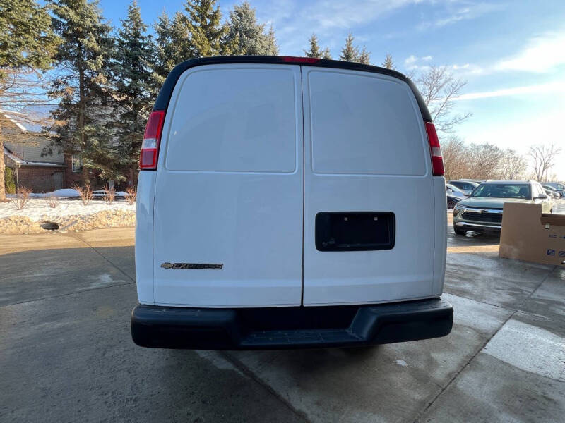 2025 Chevrolet Express 2500