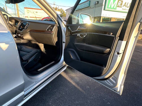 2016 Volvo XC90 T6 Momentum