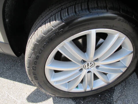 2011 Volkswagen Tiguan SEL 4Motion