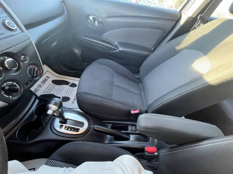 2016 Nissan Versa 1.6 SV