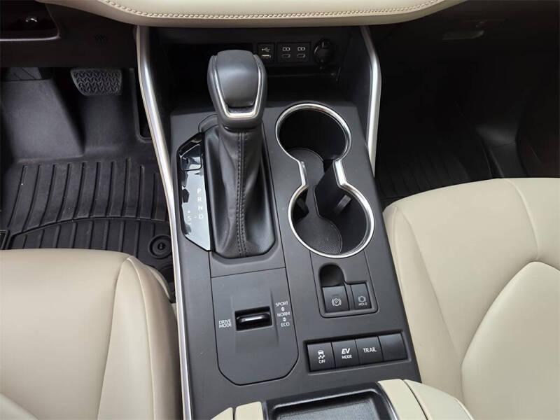 2022 Toyota Highlander Hybrid XLE