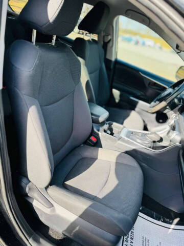2019 Toyota RAV4 LE