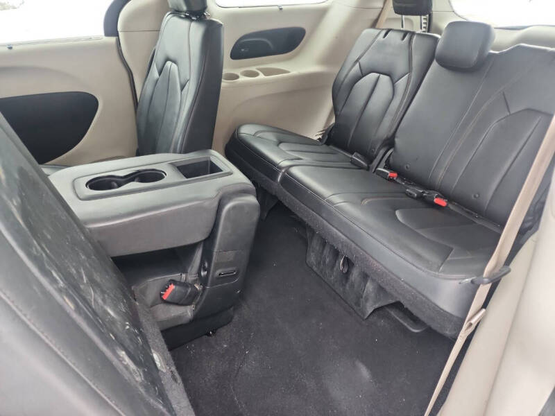 2017 Chrysler Pacifica Touring-L Plus