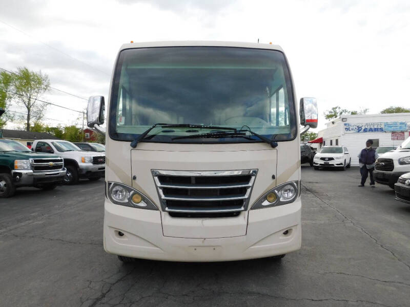 2017 Thor Motor Coach Axis