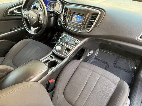 2016 Chrysler 200 Touring