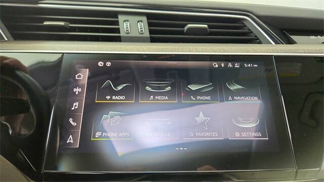 2022 Audi e-tron quattro Premium