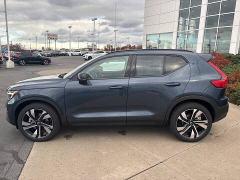 2026 Volvo XC40 B5 Plus