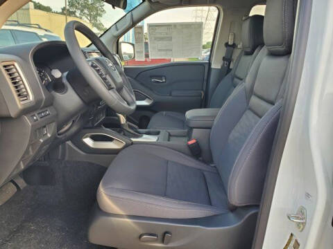 2024 Nissan Frontier SV