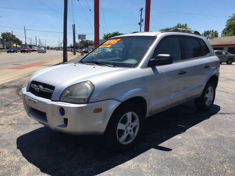 2005 Hyundai Tucson for sale at D & D Auto Sales in Hamilton OH