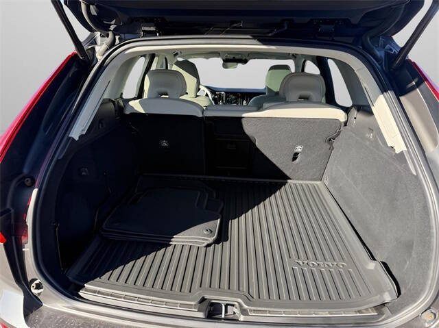 2021 Volvo XC60 T5 Momentum