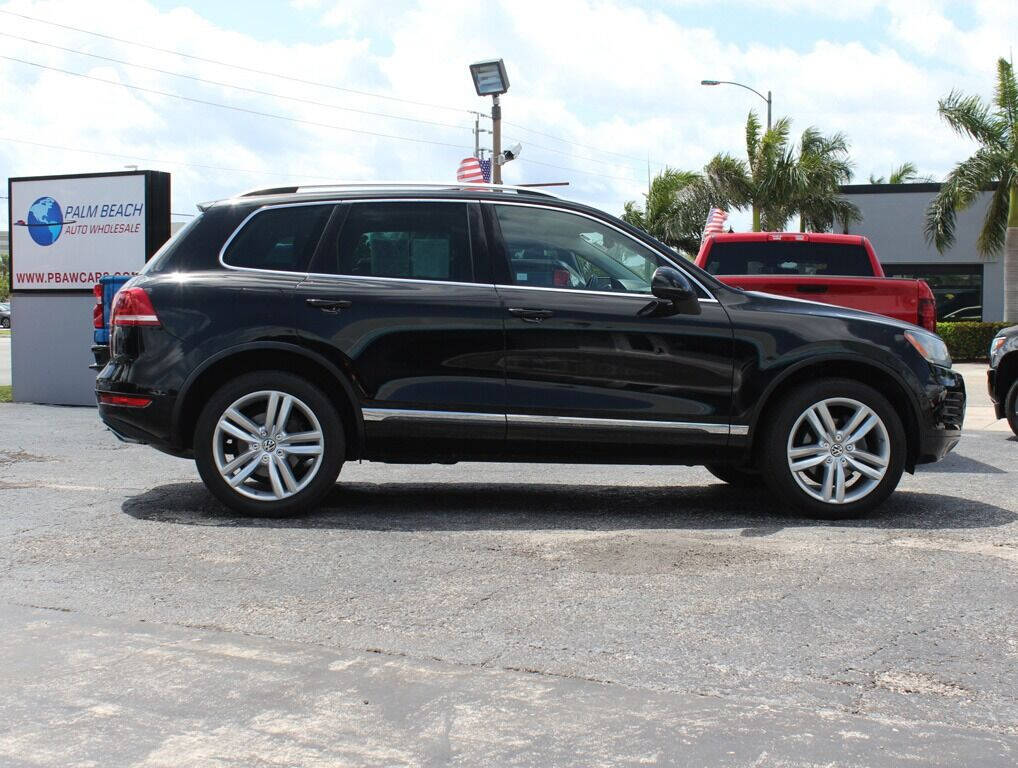 2014 Volkswagen Touareg  - $18,995