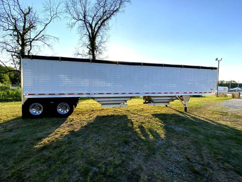 2026 Wilson Hopper Bottom