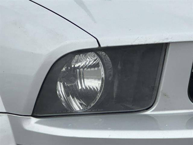 2006 Ford Mustang V6 Deluxe