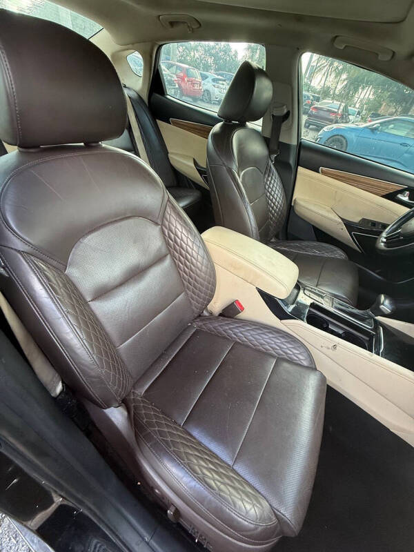 2017 Kia Cadenza Technology