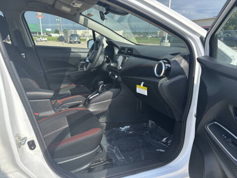 2025 Nissan Versa SR