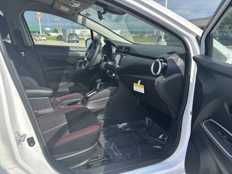 2025 Nissan Versa SR