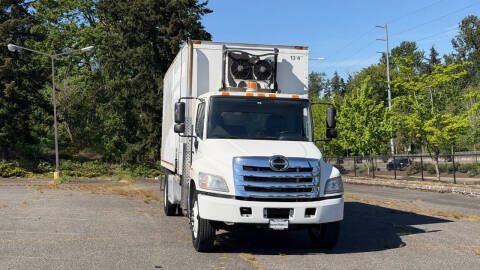 2013 Hino 338