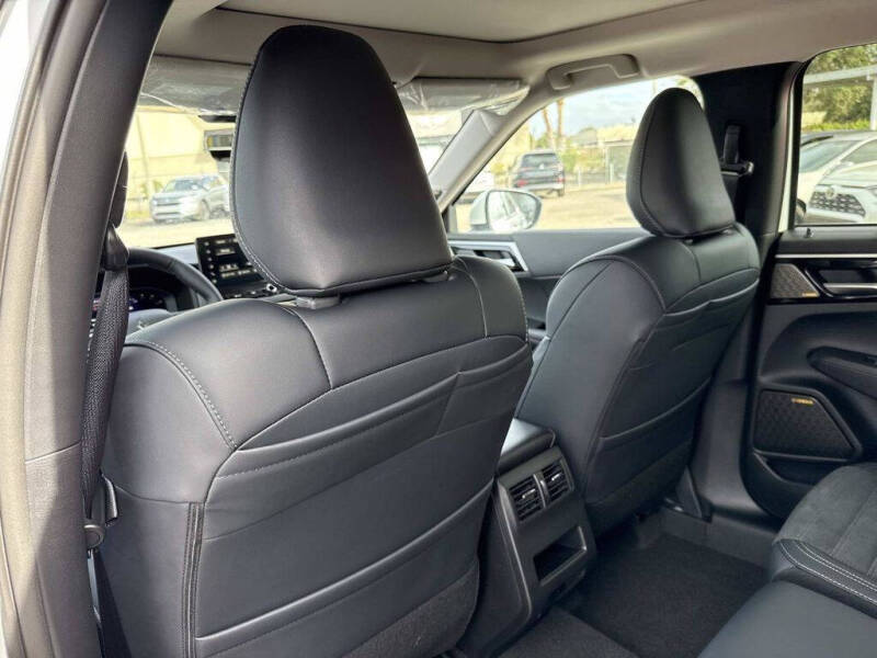 2026 Mitsubishi Outlander SE