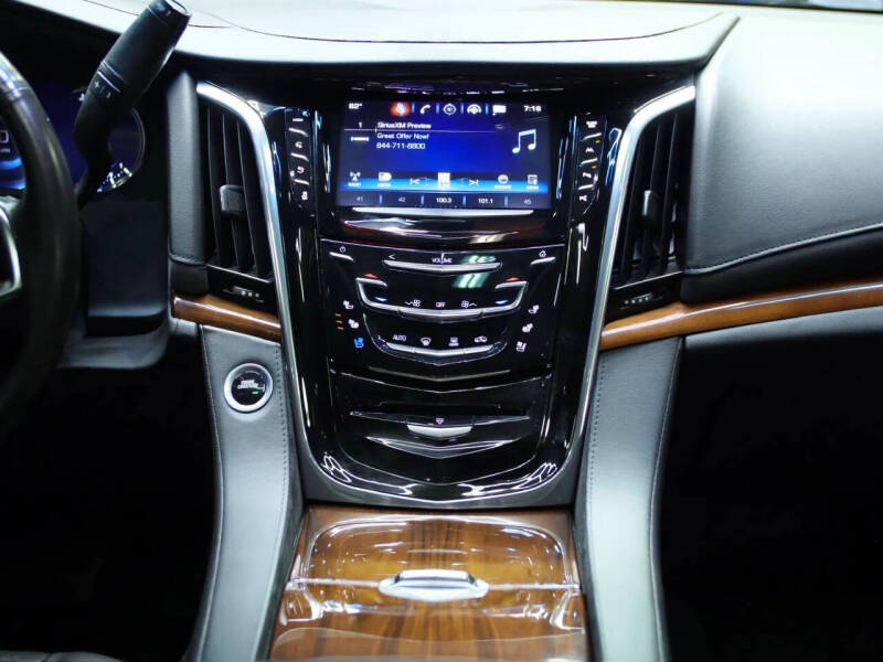 2017 Cadillac Escalade Luxury