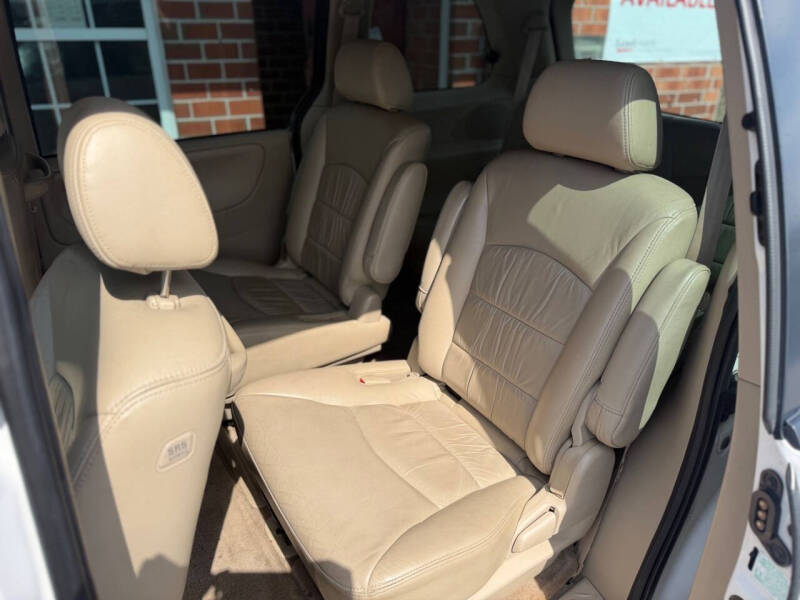 2002 Mazda MPV ES