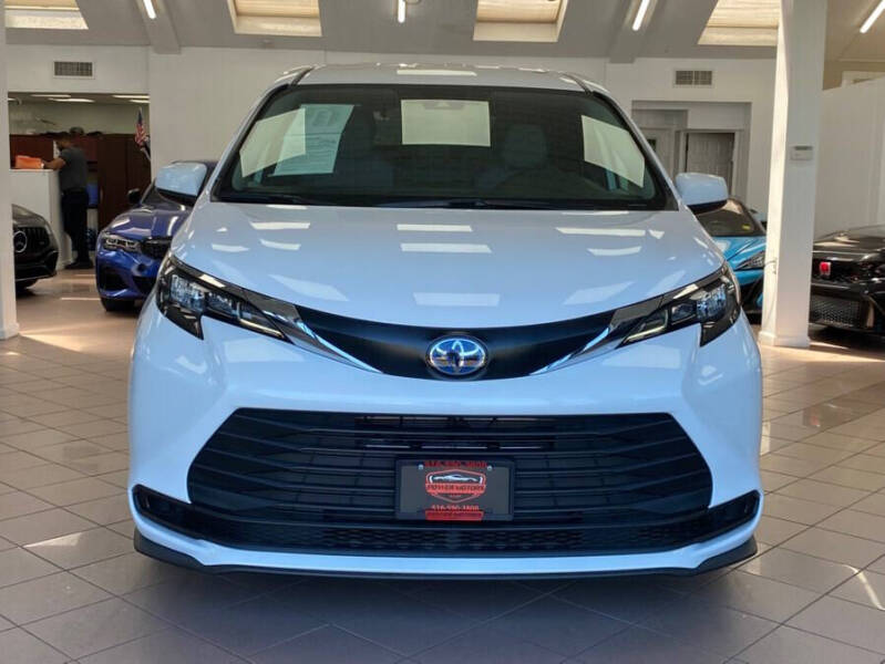 2025 Toyota Sienna LE 8-Passenger