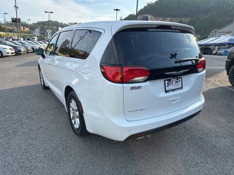2026 Chrysler Voyager LX