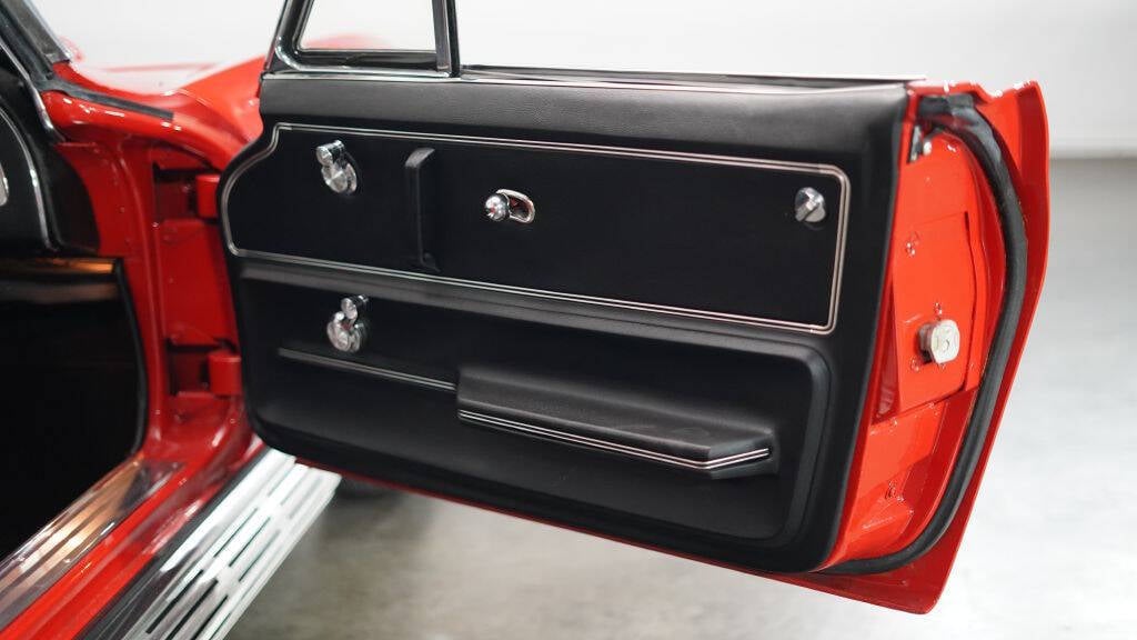 1965 Chevrolet Corvette 18