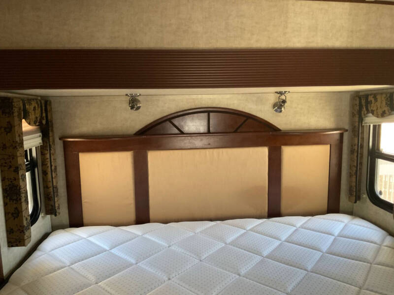 2013 Keystone RV Alpine Fifth Wheel