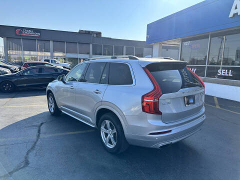 2016 Volvo XC90 T5 Momentum