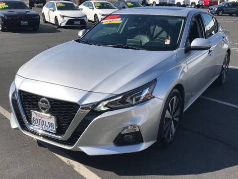 2020 Nissan Altima for sale at Dow Lewis Motors in Yuba City CA