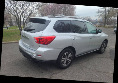 2017 Nissan Pathfinder SV