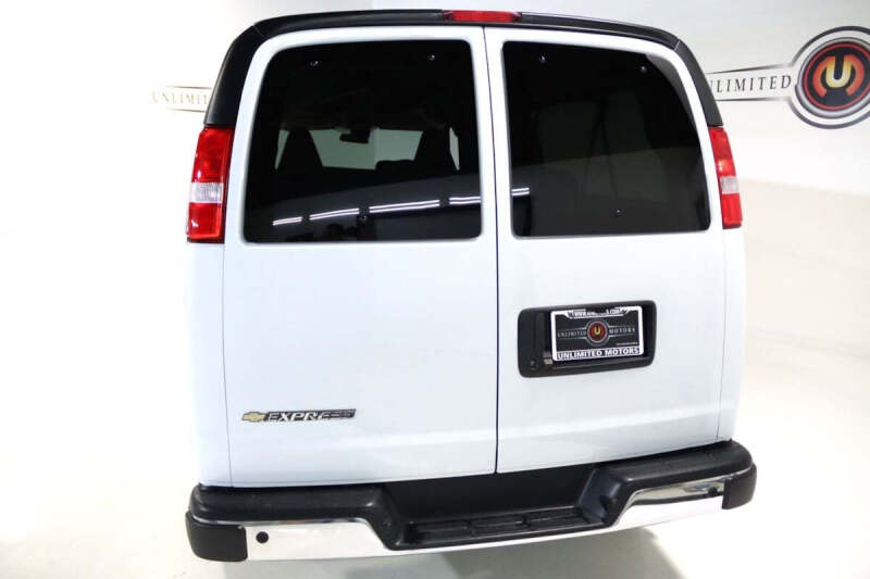 2025 Chevrolet Express LT 3500