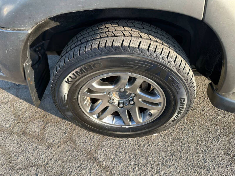 2005 Toyota Sequoia SR5