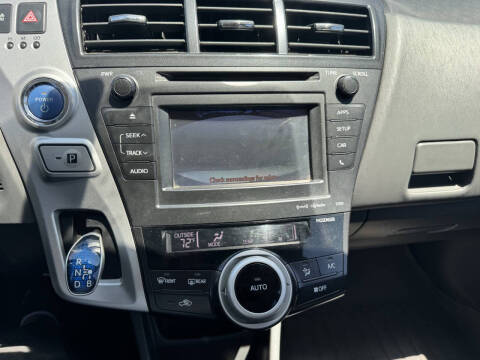 2014 Toyota Prius v Five