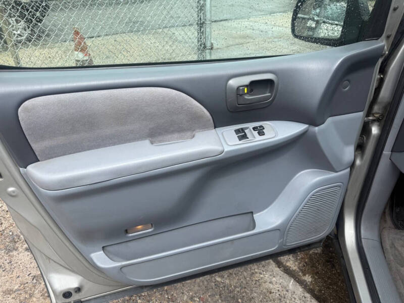 2003 Toyota Sienna CE