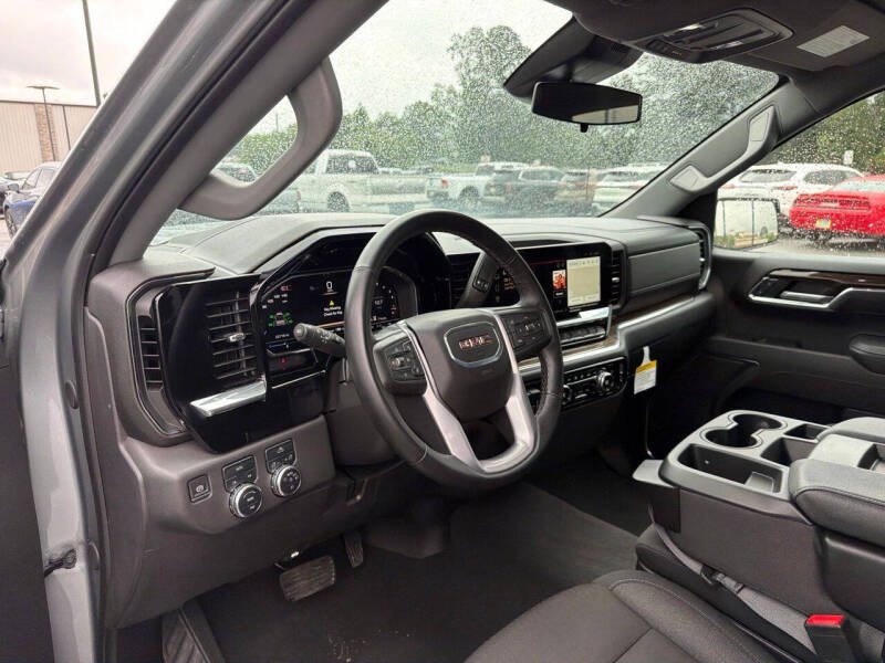 2025 GMC Sierra 1500 Elevation Standard