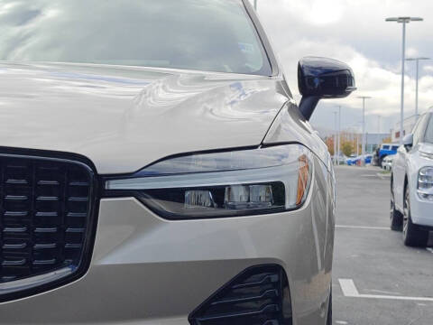 2025 Volvo XC60 B5 Plus Dark Theme